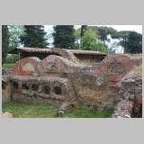 0086 ostia - necropoli della via ostiense (porta romana necropolis) - b6 - tomba degli archetti - westfassade.jpg